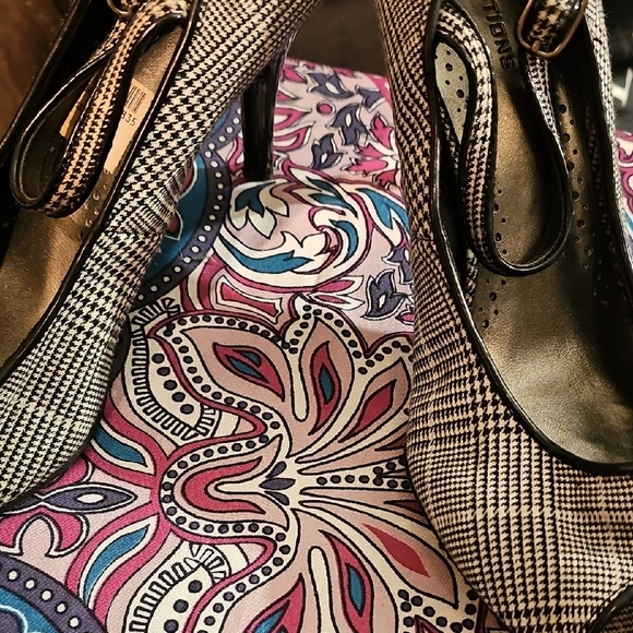 Predictions Elegant Black and White Peep-Toe Women's Shoes Size 9 - Picture 2 of 6